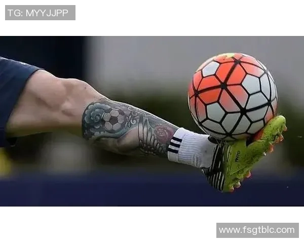 足球明星个性小纹身图案解析与设计灵感分享