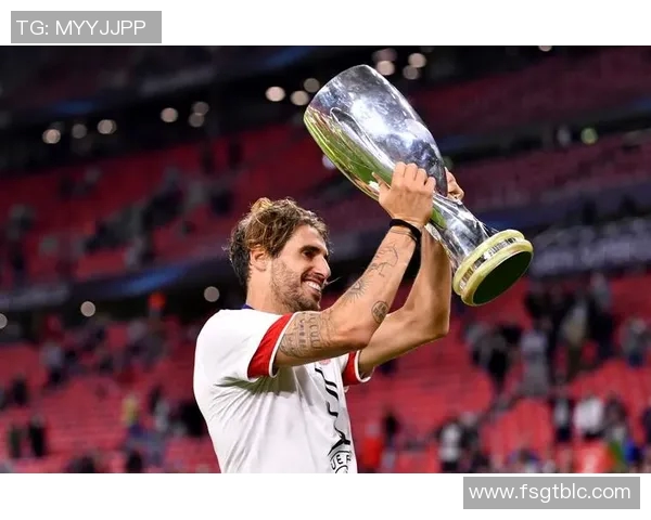 足球明星捧杯瞬间定格荣耀时刻展现无尽激情与梦想成真